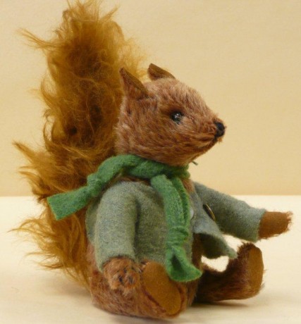 Retired Bears and Animals - SQUIRREL IN GREEN CARDIGAN 6½"