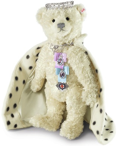 Retired Steiff Bears - QUEEN ELIZABETH II 60CM