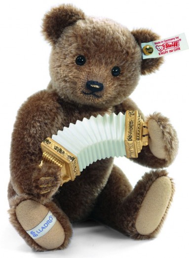 Retired Steiff Bears - LLADRO ACCORDION PLAYER 26CM