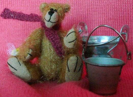 Retired Bears and Animals - BOBBY BUCKET 2½"